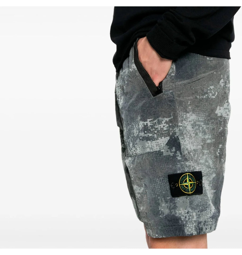 STONE ISLAND D CAMO LOGO-PATCH SHORTS IN GREY