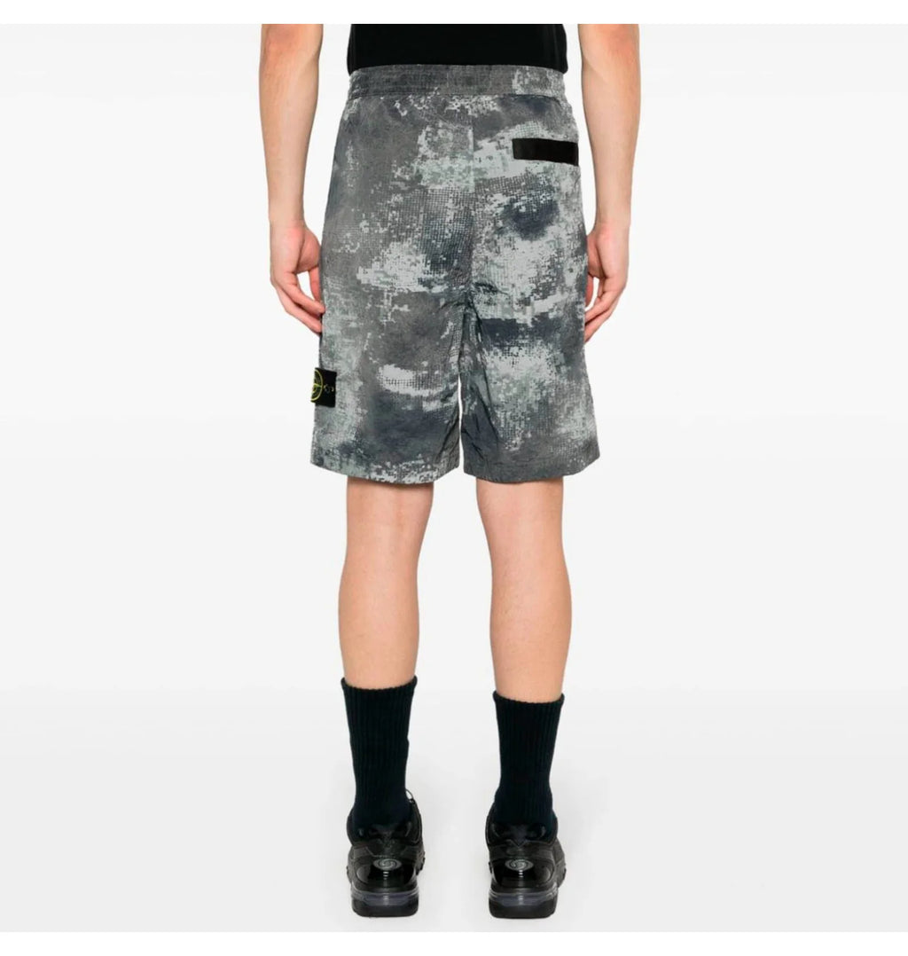 STONE ISLAND D CAMO LOGO-PATCH SHORTS IN GREY