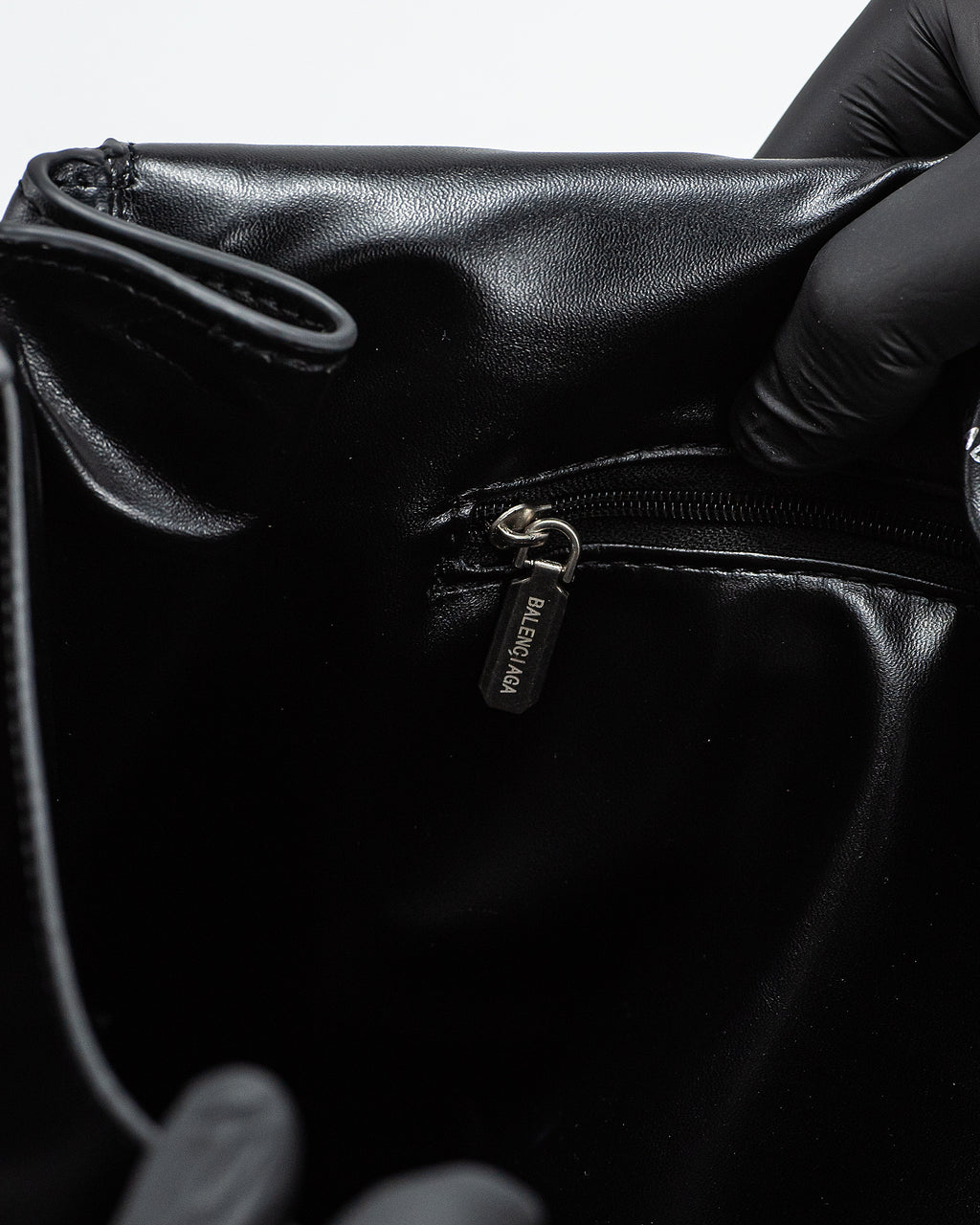 BALENCIAGA EVERYDAY BAG IN BLACK