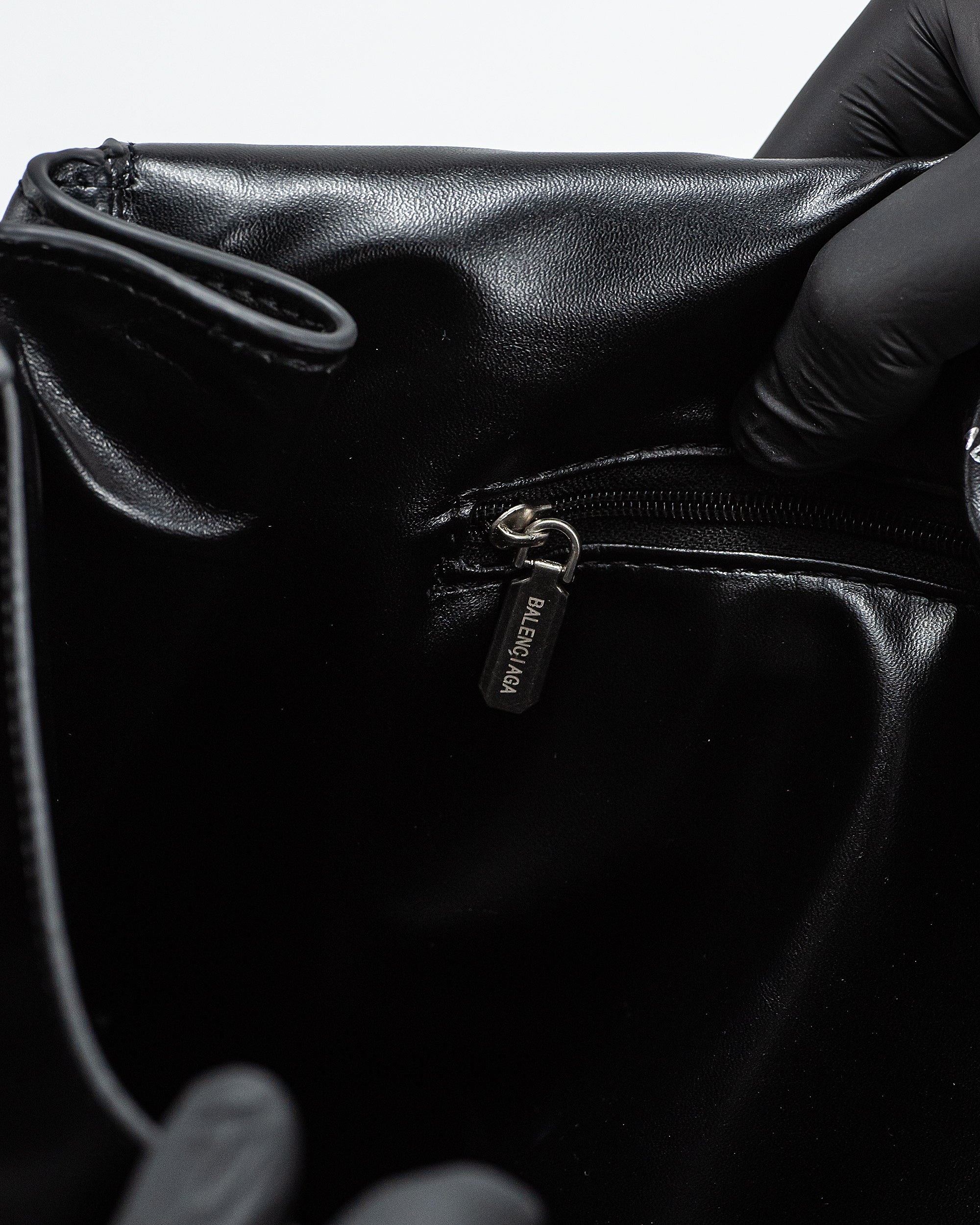 BALENCIAGA EVERYDAY BAG IN BLACK