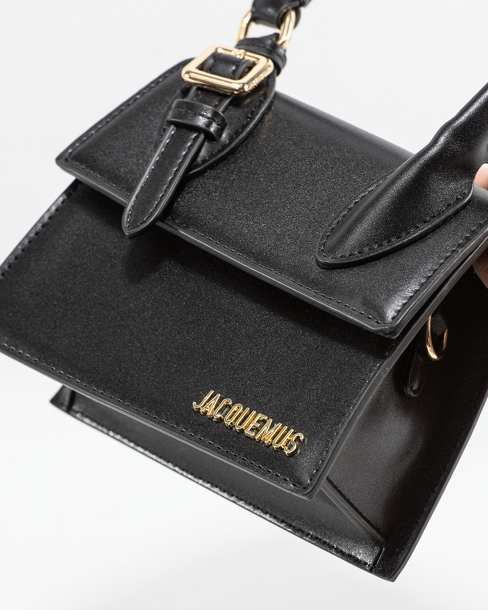 JACQUEMUS LE CHIQUITO MOYEN BAG