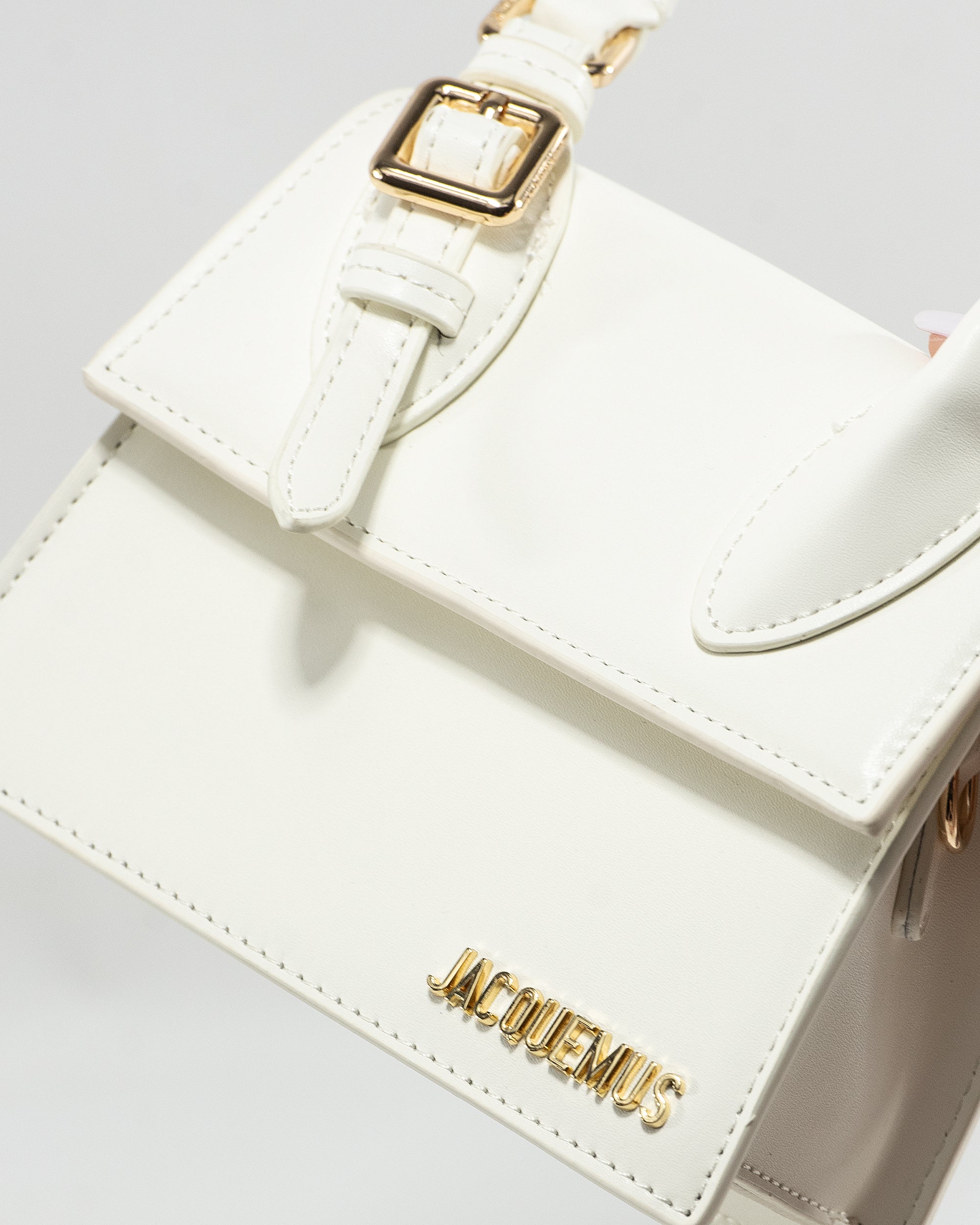 JACQUEMUS LE CHIQUITO MOYEN BAG