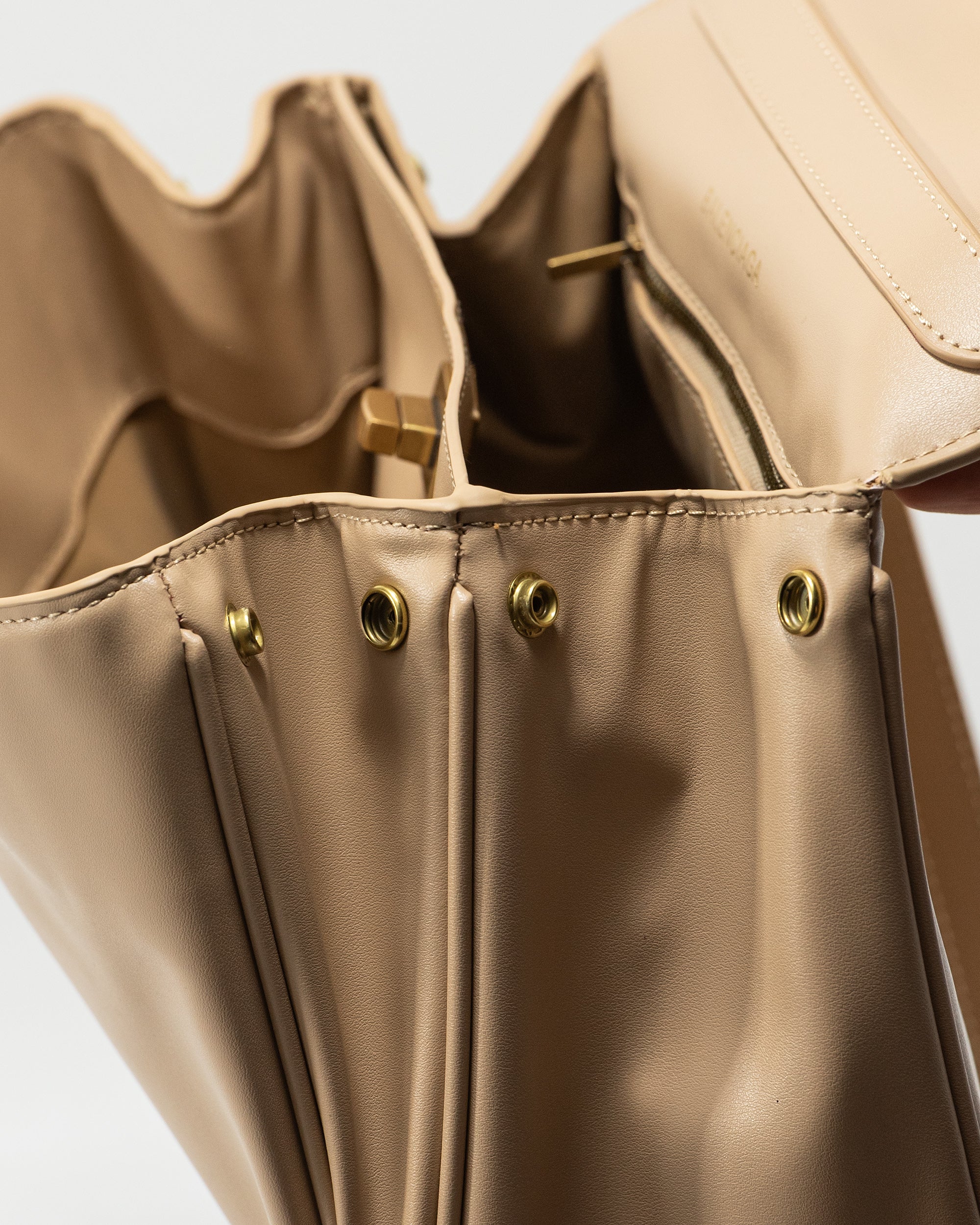 BALENCIAGA HOURGLASS TOP HANDLE BAG IN BEIGE