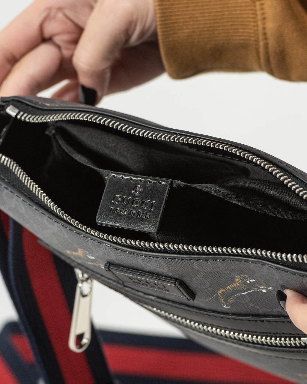 GUCCI SUPREME TIGER MESSENGER BAG