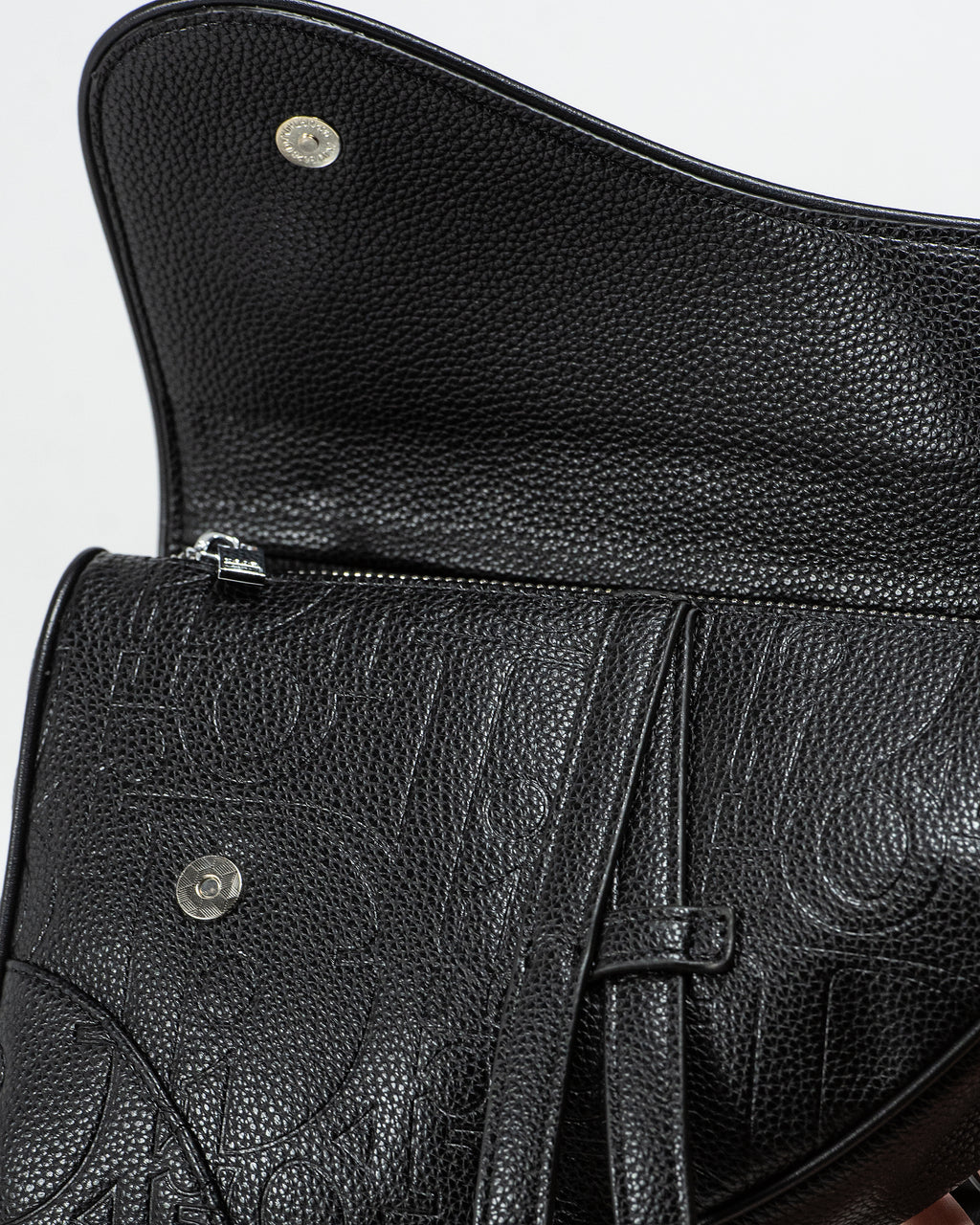 DIOR SADDLE BAG IN BLACK