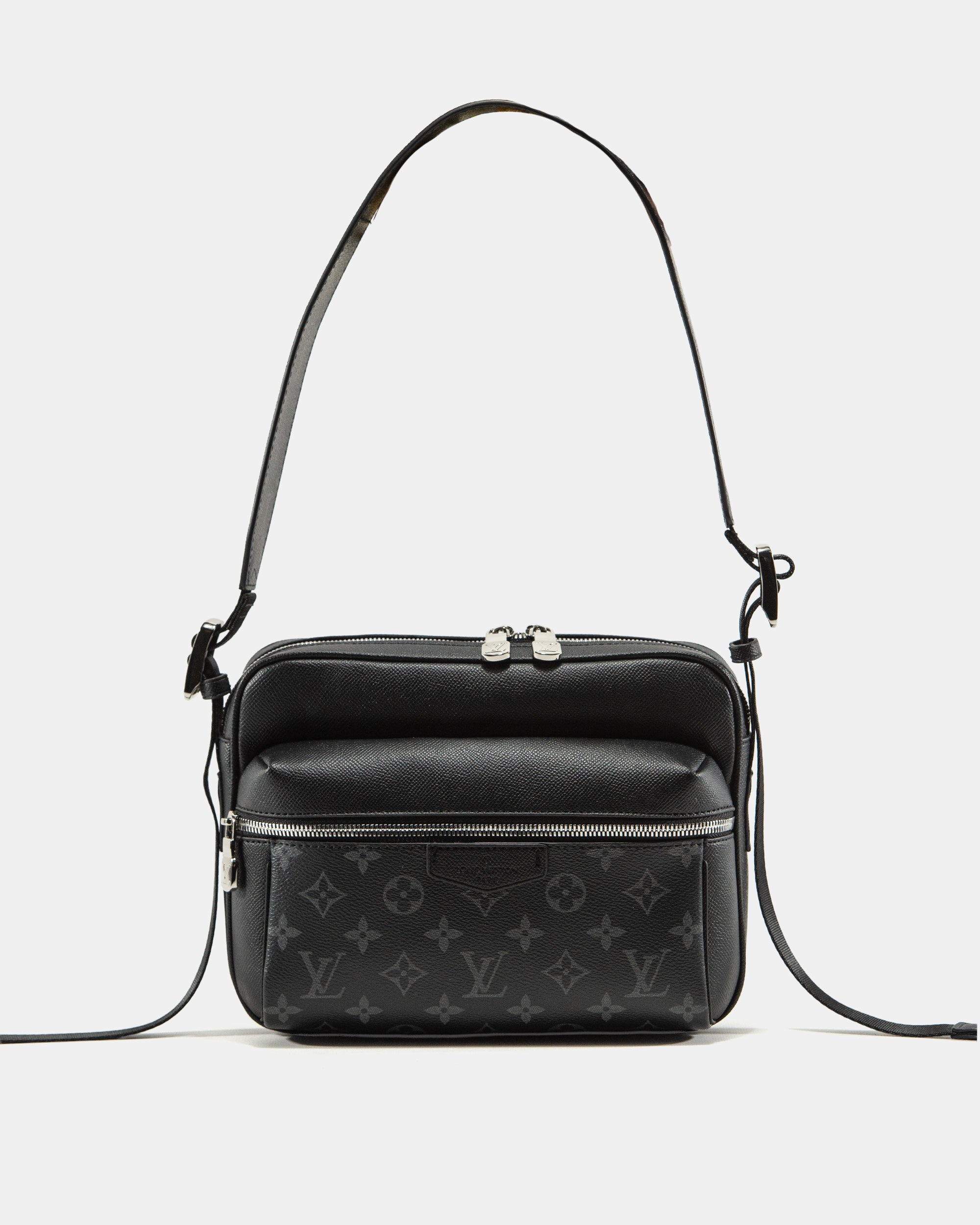 LOUIS VUITTON OUTDOOR TAIGARAMA MONOGRAM ECLIPSE TAIGA BAG