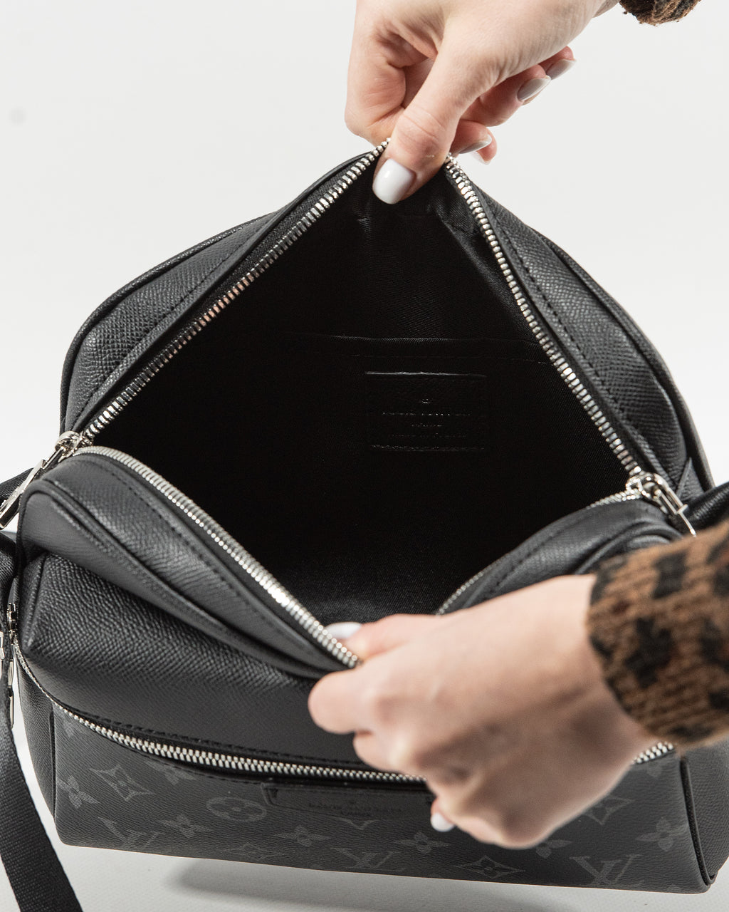 LOUIS VUITTON OUTDOOR TAIGARAMA MONOGRAM ECLIPSE TAIGA BAG