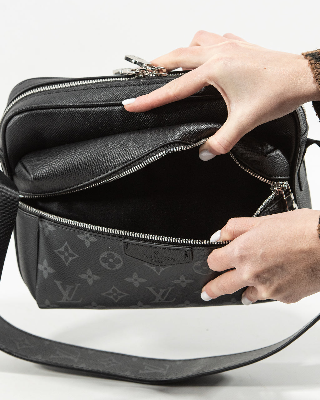 LOUIS VUITTON OUTDOOR TAIGARAMA MONOGRAM ECLIPSE TAIGA BAG