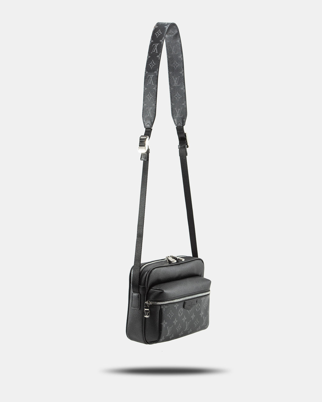 LOUIS VUITTON OUTDOOR TAIGARAMA MONOGRAM ECLIPSE TAIGA BAG