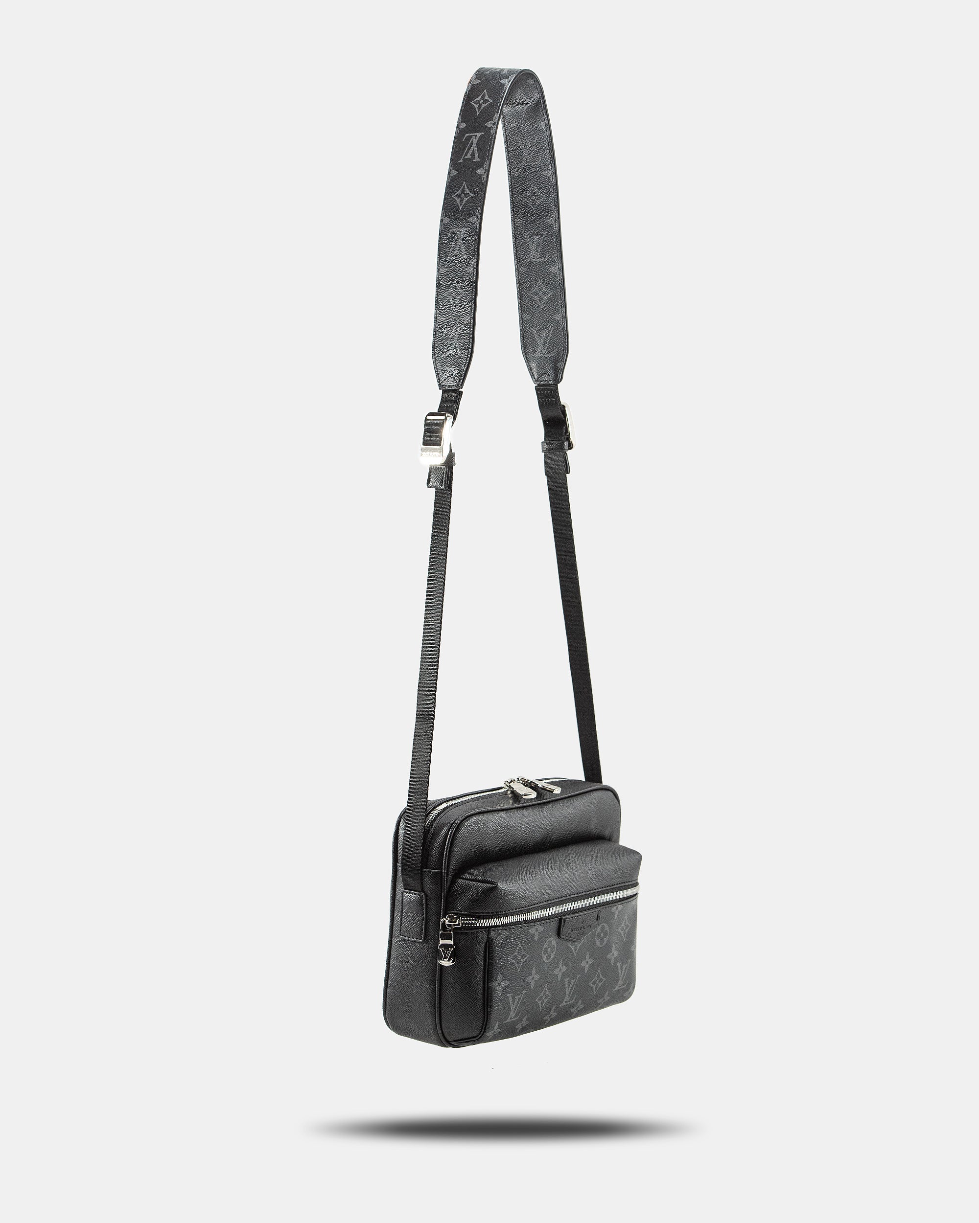 LOUIS VUITTON OUTDOOR TAIGARAMA MONOGRAM ECLIPSE TAIGA BAG