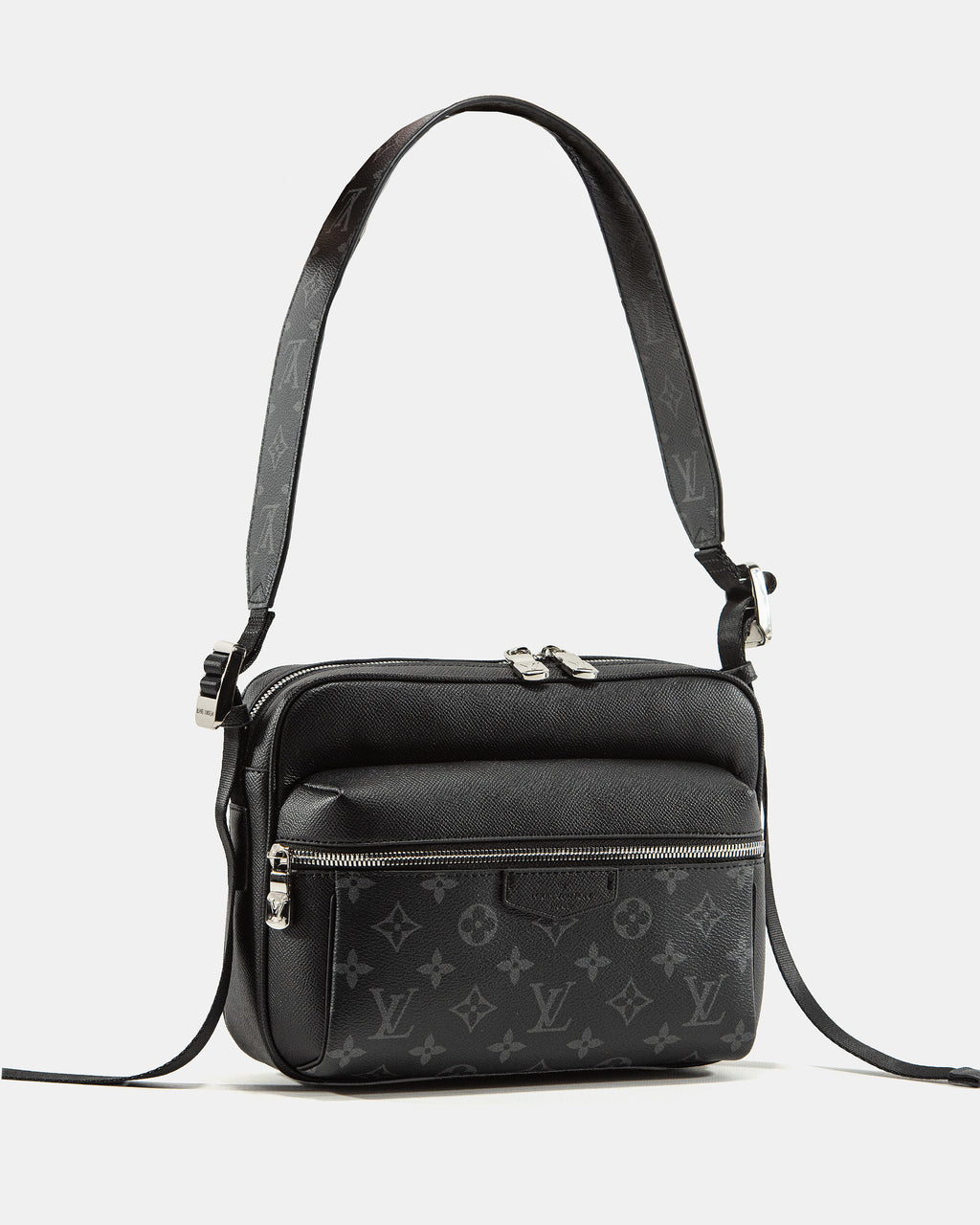LOUIS VUITTON OUTDOOR TAIGARAMA MONOGRAM ECLIPSE TAIGA BAG