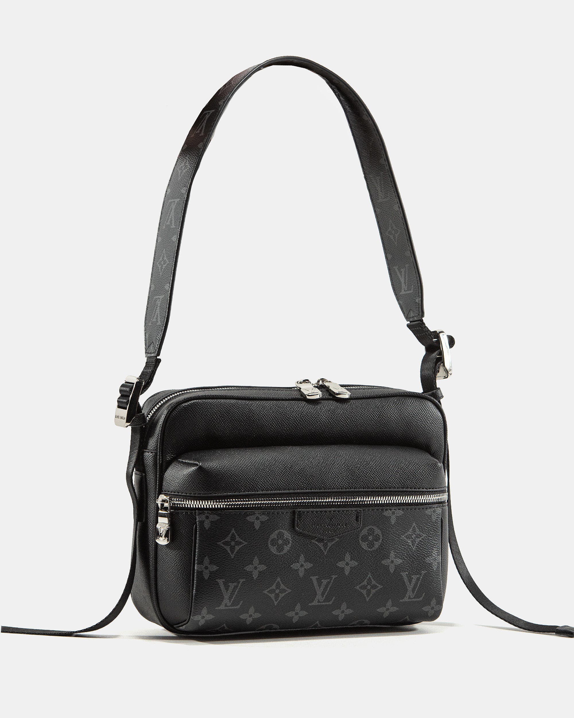 LOUIS VUITTON OUTDOOR TAIGARAMA MONOGRAM ECLIPSE TAIGA BAG