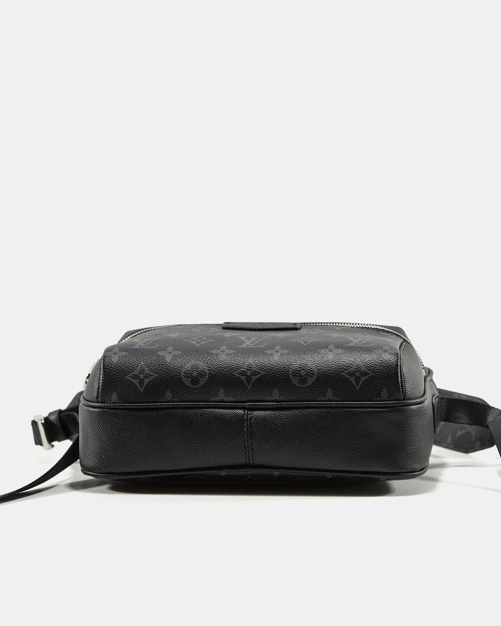 LOUIS VUITTON OUTDOOR TAIGARAMA MONOGRAM ECLIPSE TAIGA BAG