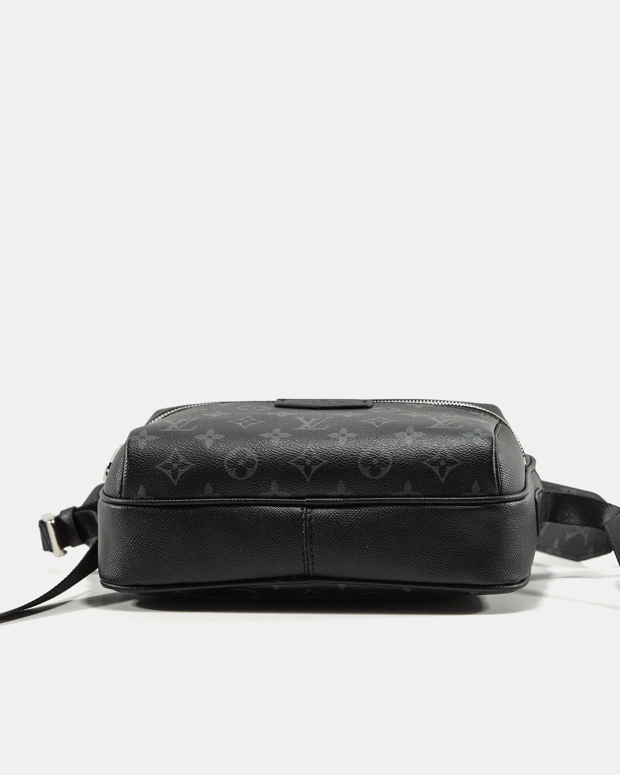 LOUIS VUITTON OUTDOOR TAIGARAMA MONOGRAM ECLIPSE TAIGA BAG