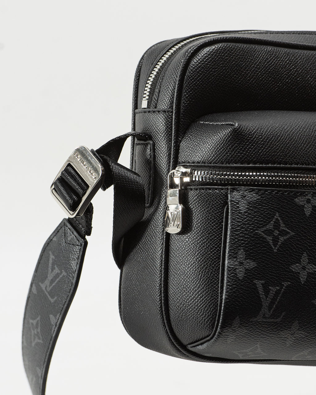 LOUIS VUITTON OUTDOOR TAIGARAMA MONOGRAM ECLIPSE TAIGA BAG