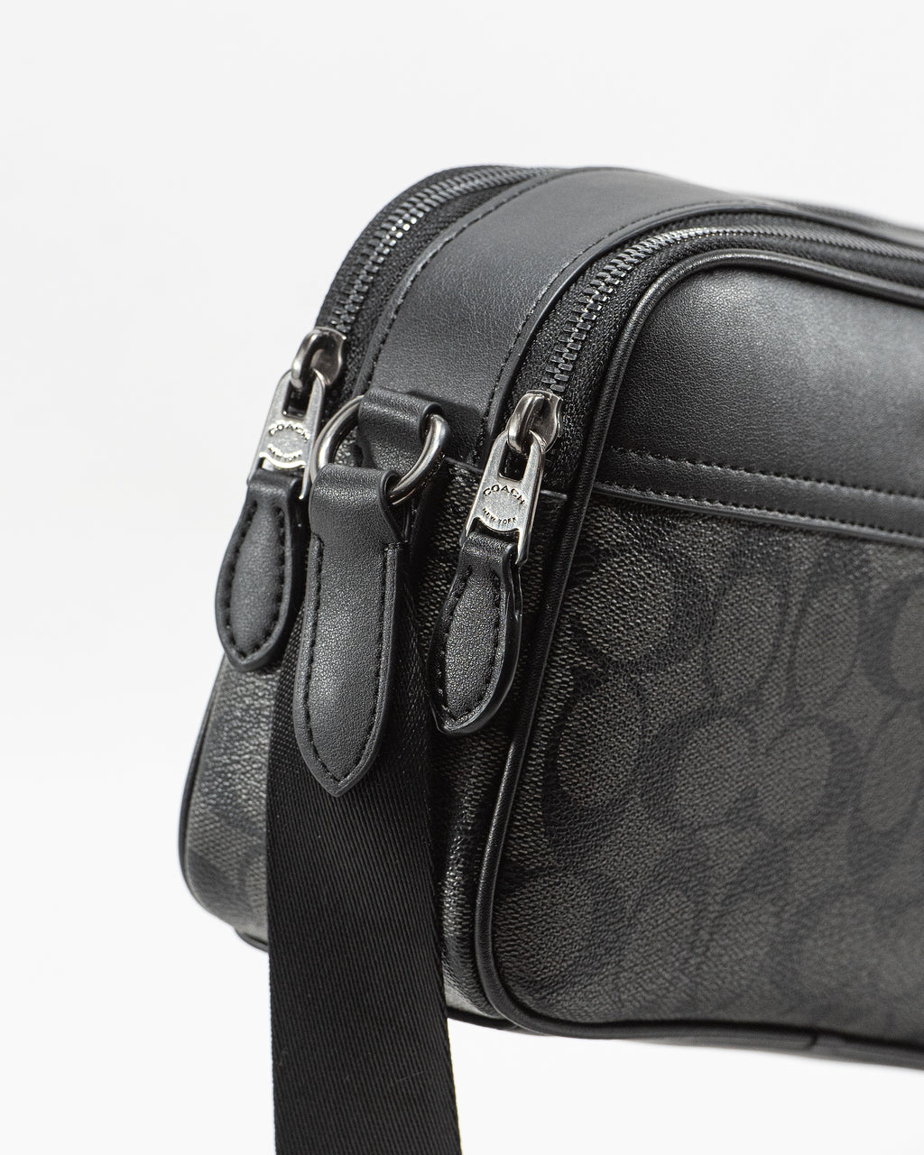COACH GRAHAM CROSSBODY IN SIGNATURE CANVAS