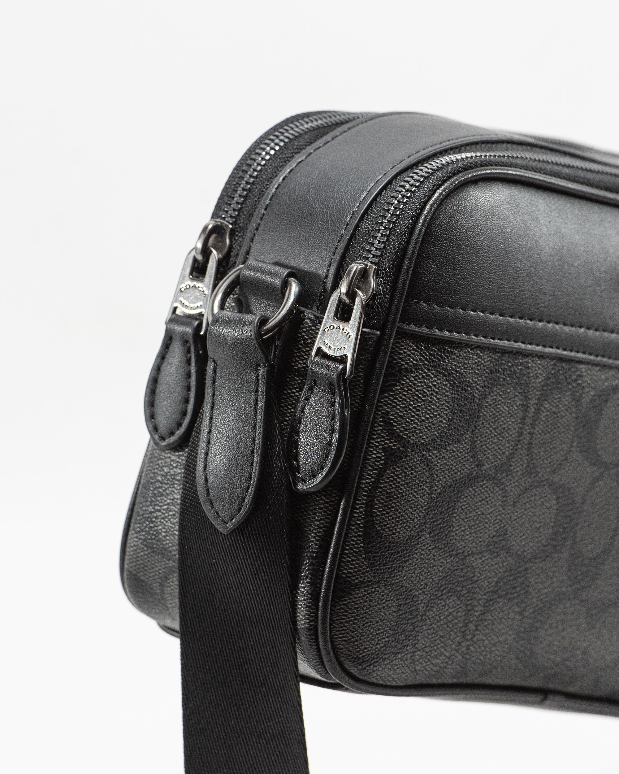 COACH GRAHAM CROSSBODY IN SIGNATURE CANVAS