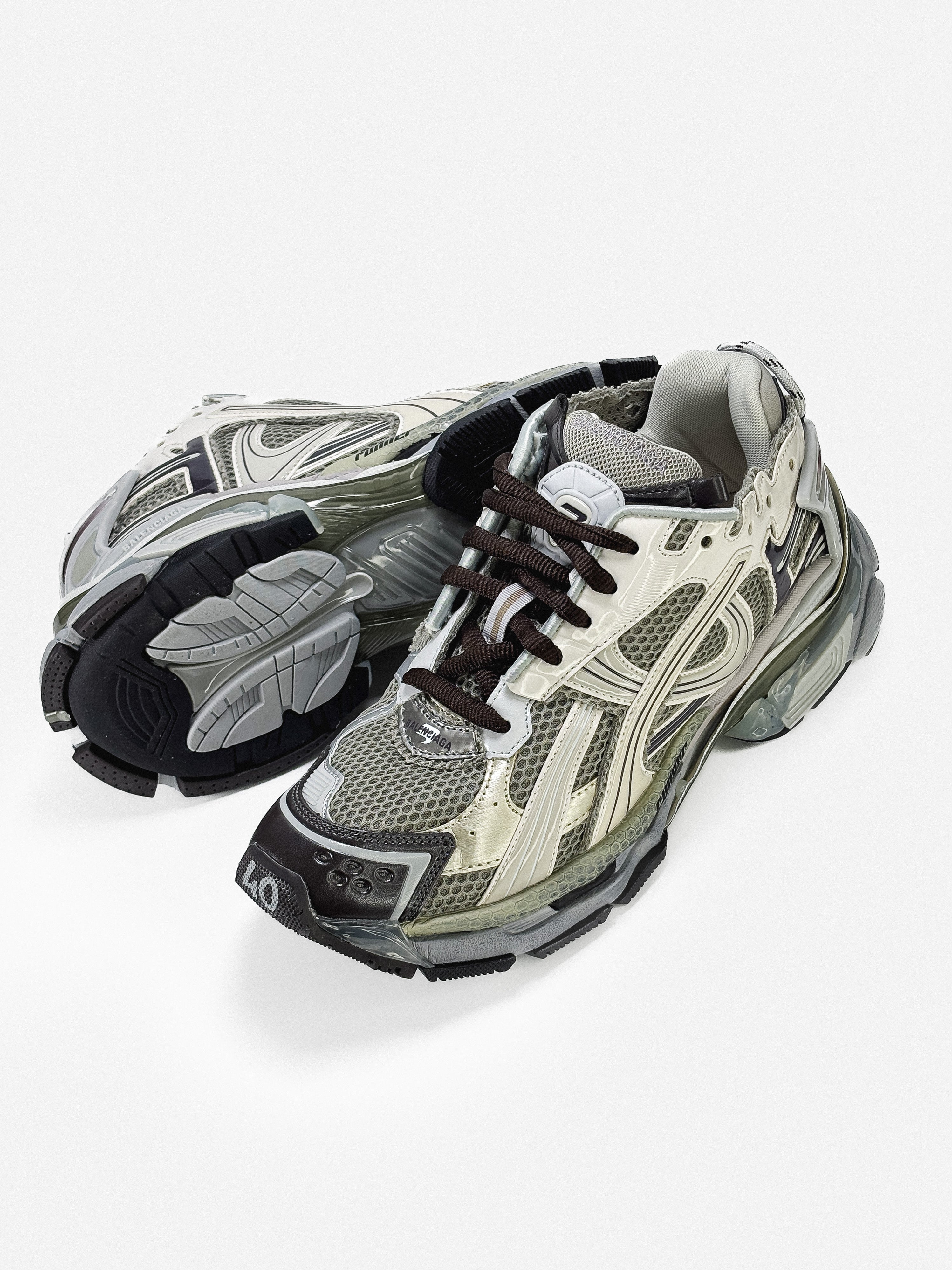 BALENCIAGA RUNNER IN VINTAGE BONE
