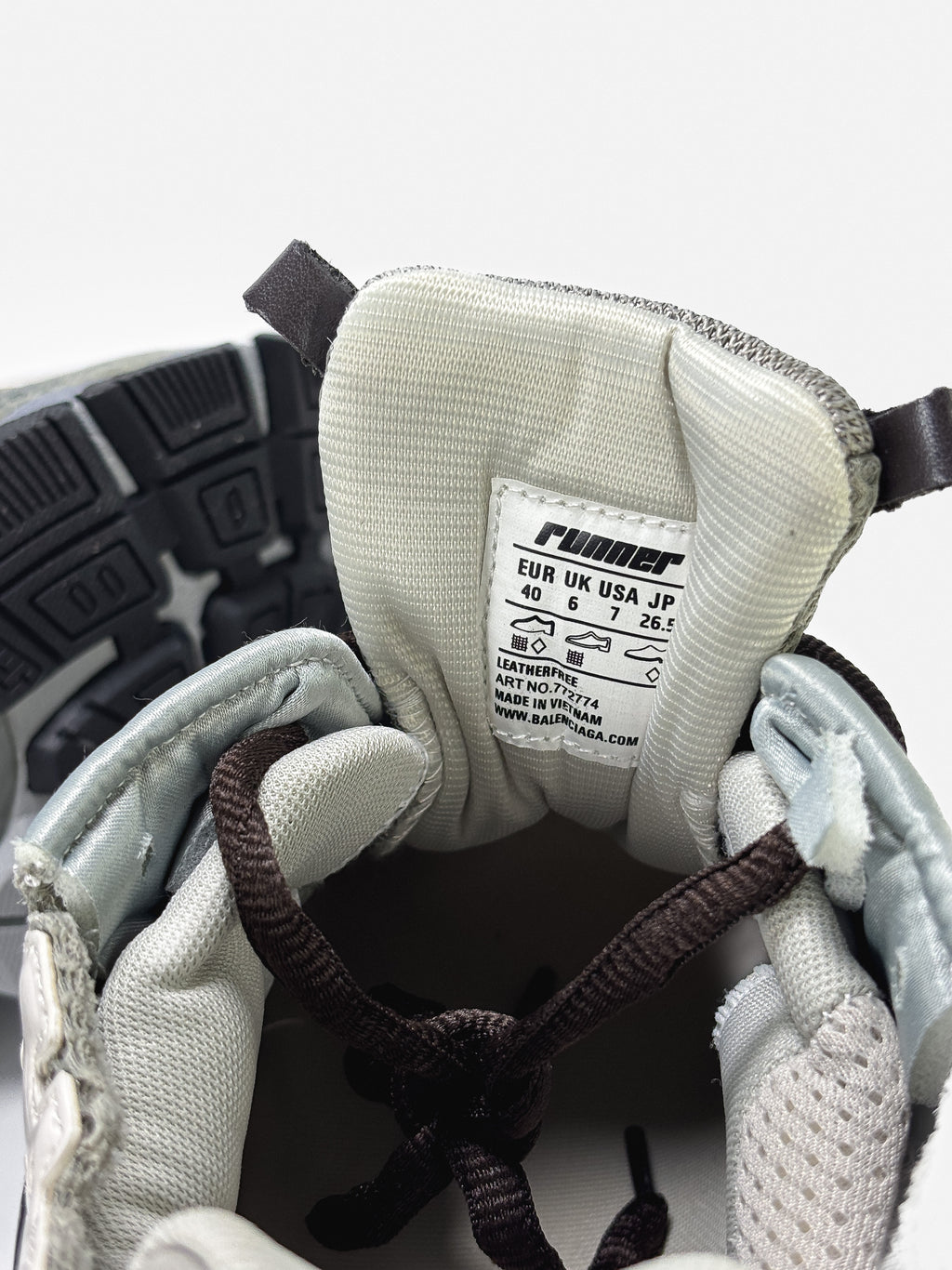 BALENCIAGA RUNNER IN VINTAGE BONE
