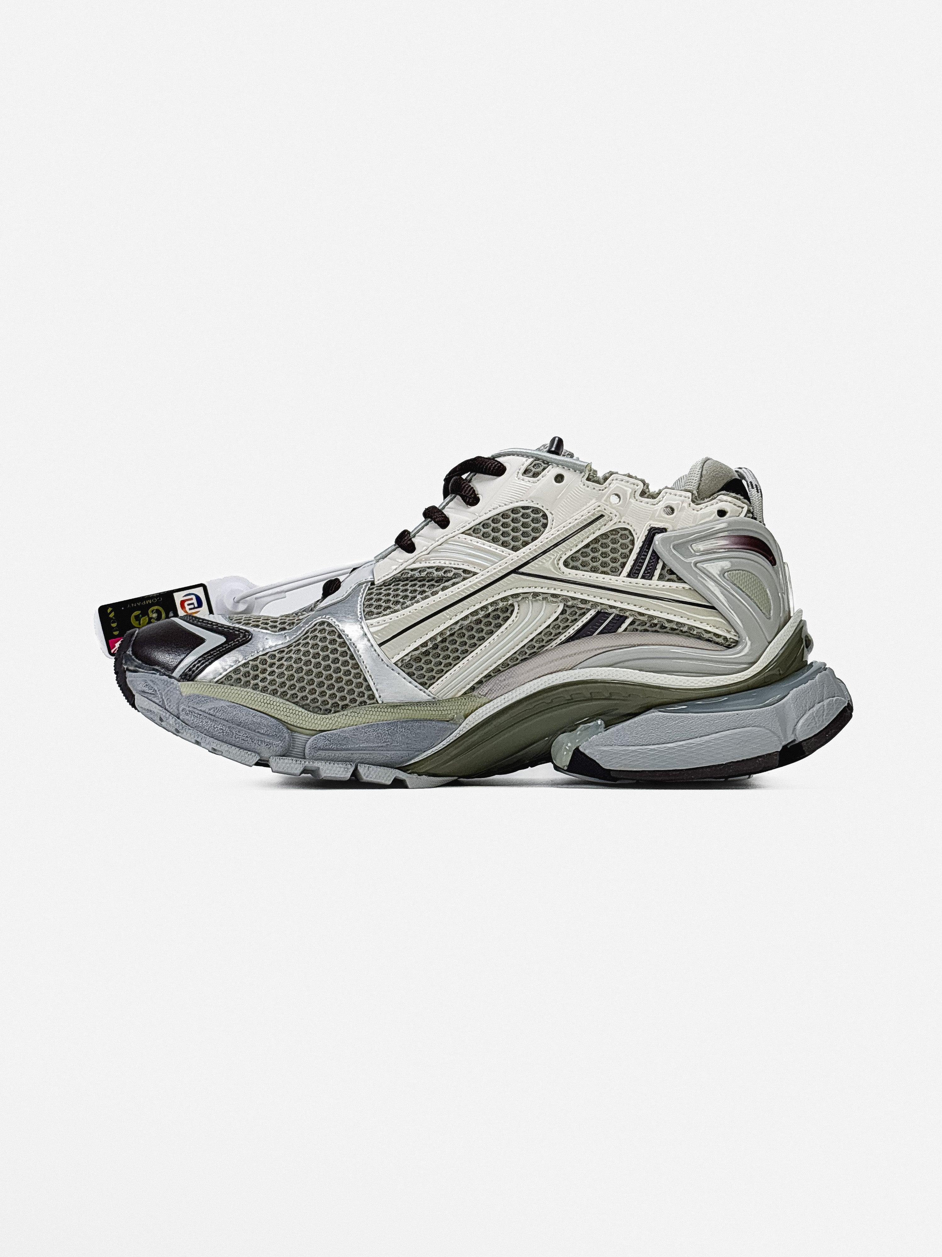 BALENCIAGA RUNNER IN VINTAGE BONE