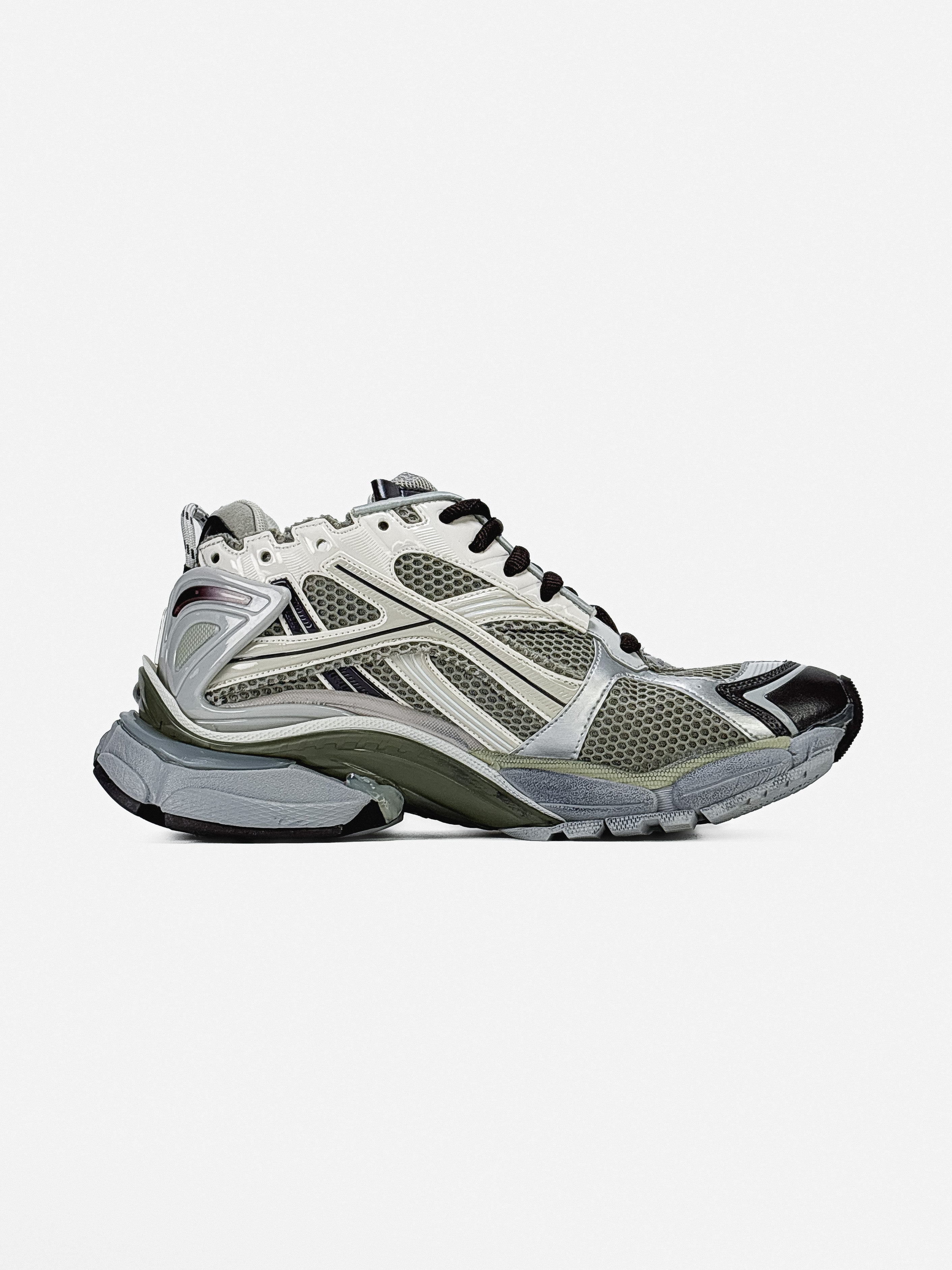 BALENCIAGA RUNNER IN VINTAGE BONE