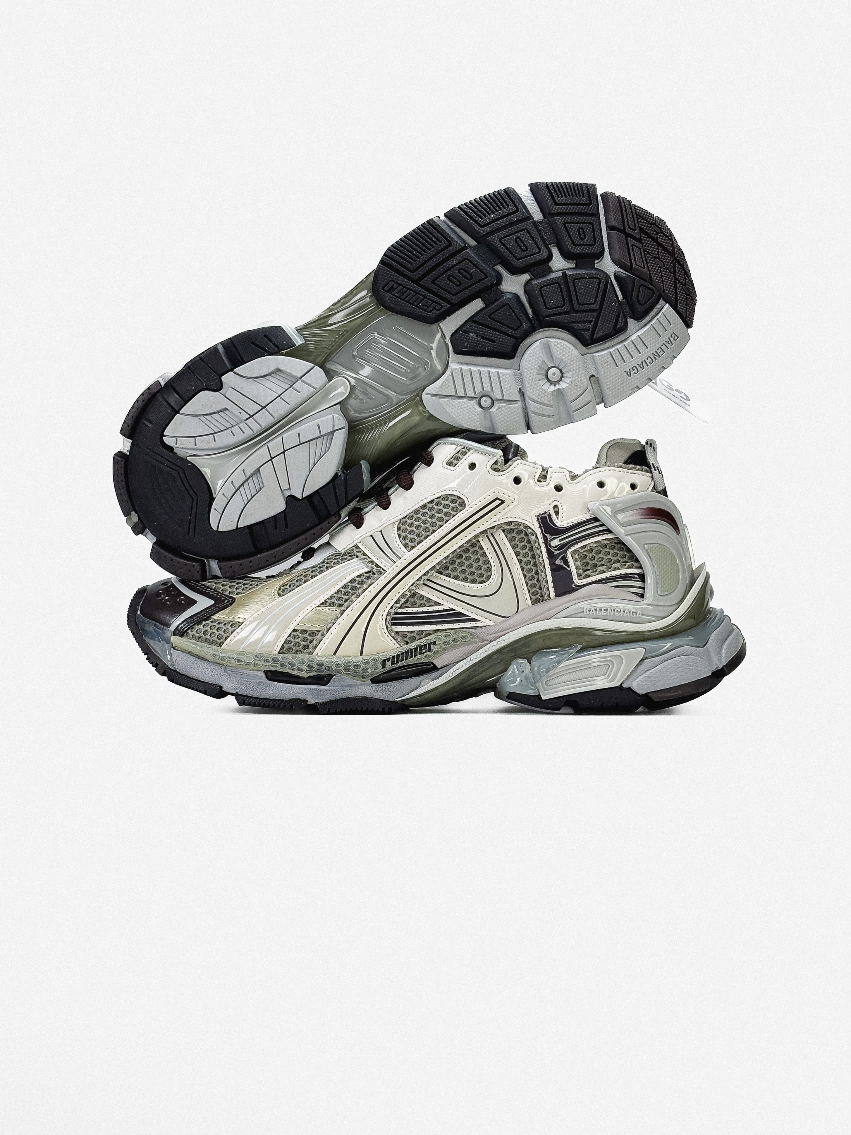 BALENCIAGA RUNNER IN VINTAGE BONE