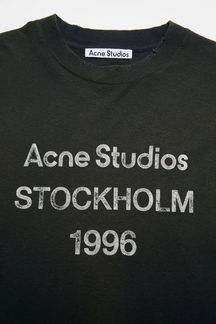 ACNE STUDIOS SPRAYED 1996 LOGO LONGSLEEVE IN BLACK