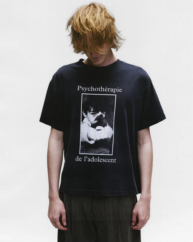 ENFANTS RICHES DÉPRIMÉS PSYCHOTHÉRAPIE DE L'ADOLESCENT T-SHIRT IN SUN FADED BLACK