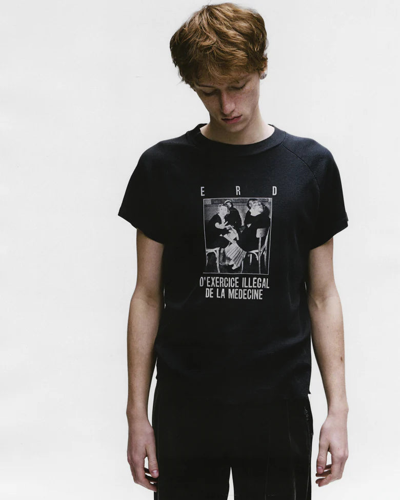 ENFANTS RICHES DÉPRIMÉS MEDICINE RAGLAN T-SHIRT IN FADED BLACK
