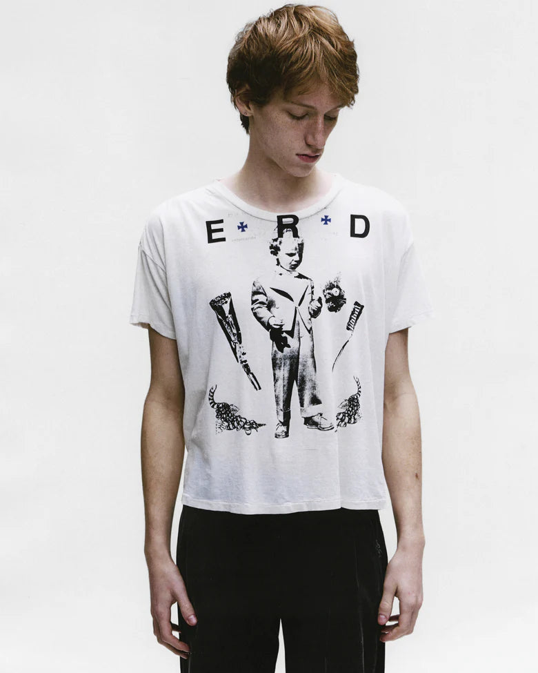 ENFANTS RICHES DÉPRIMÉS KATHOLISCHES TOOTHBRUSH T-SHIRT IN FADED WHITE