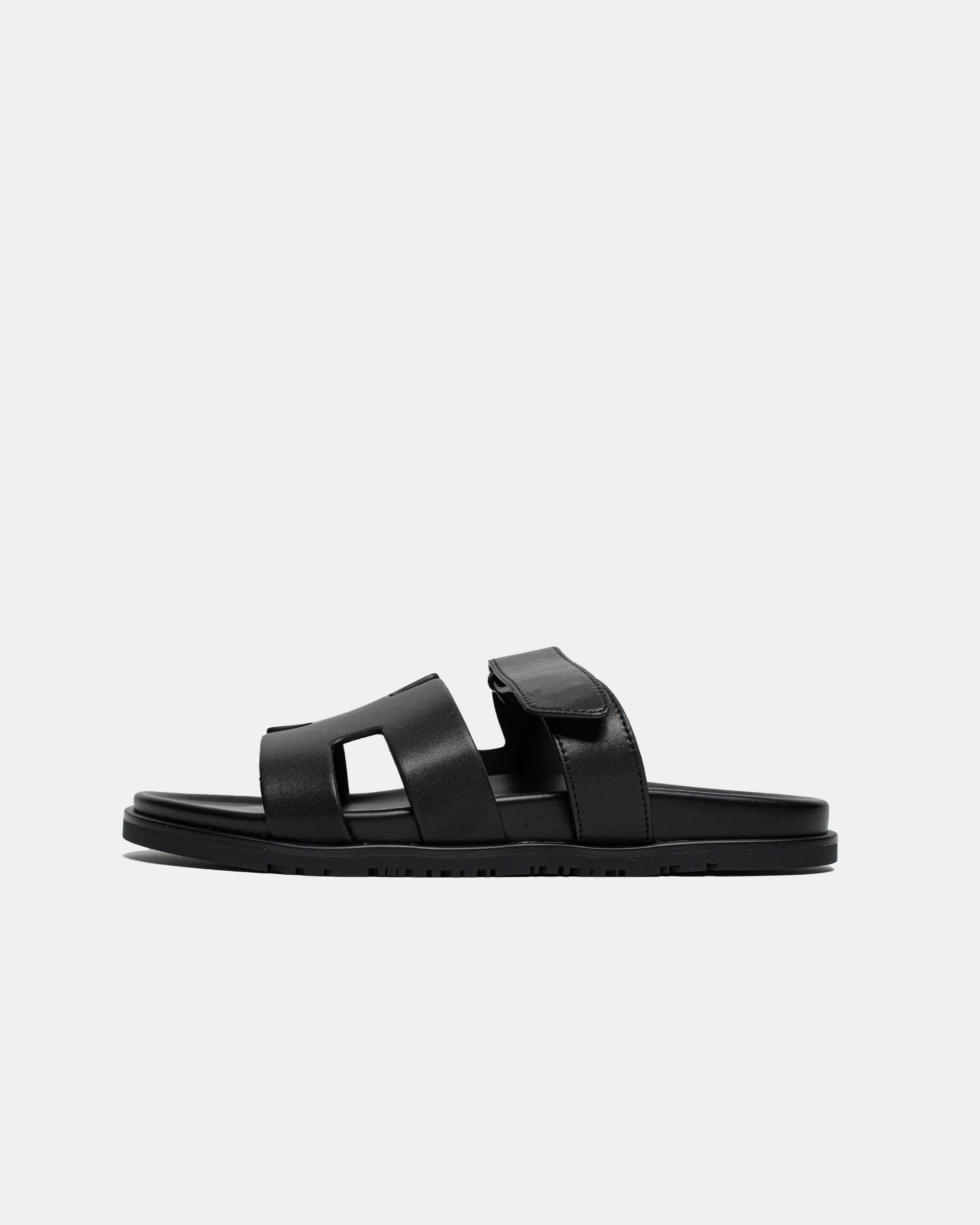 HERMÈS CHYPRE SANDAL IN BLACK