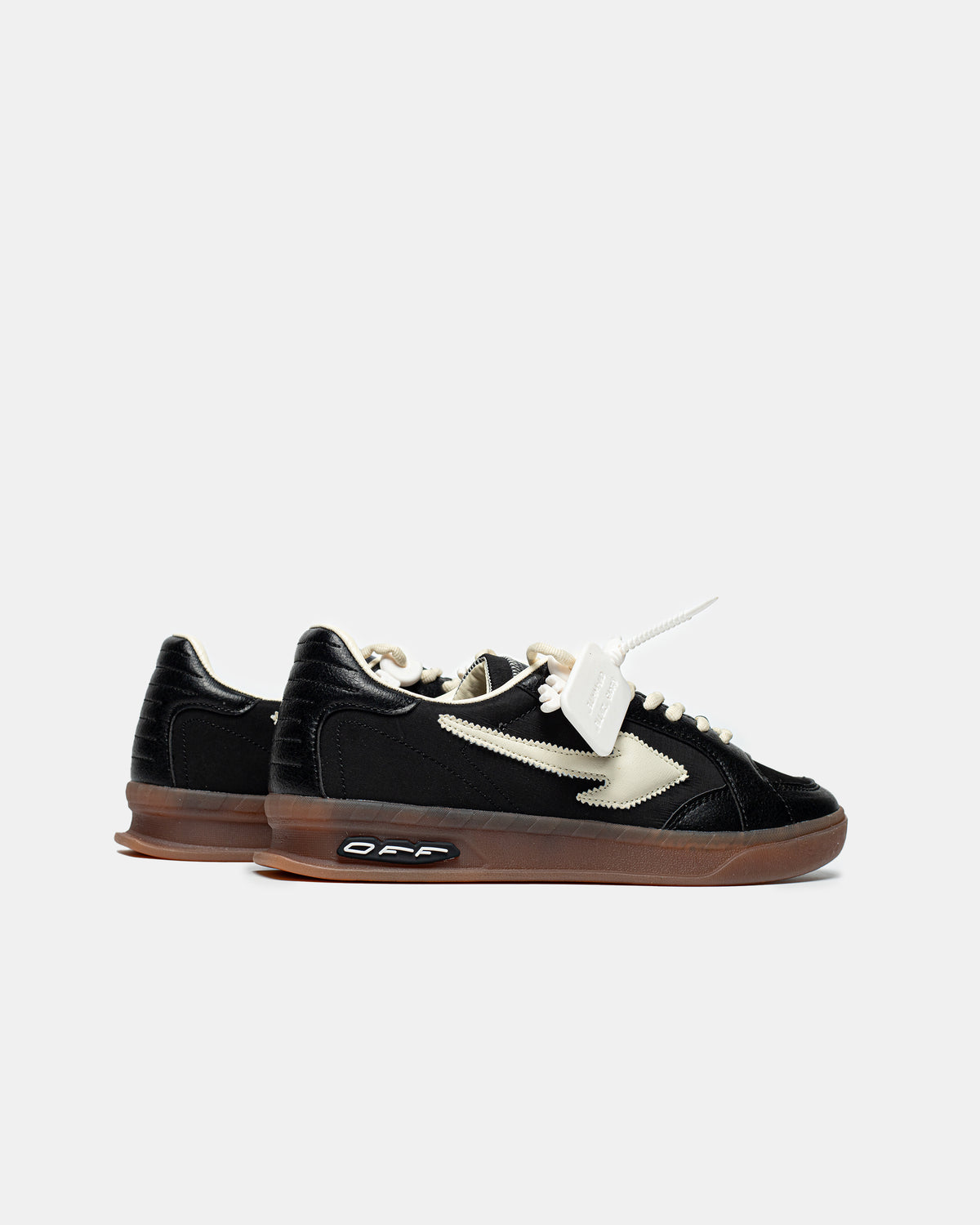 OFF-WHITE END OF PLAY 'BLACK'