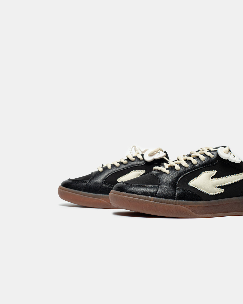 OFF-WHITE END OF PLAY 'BLACK'