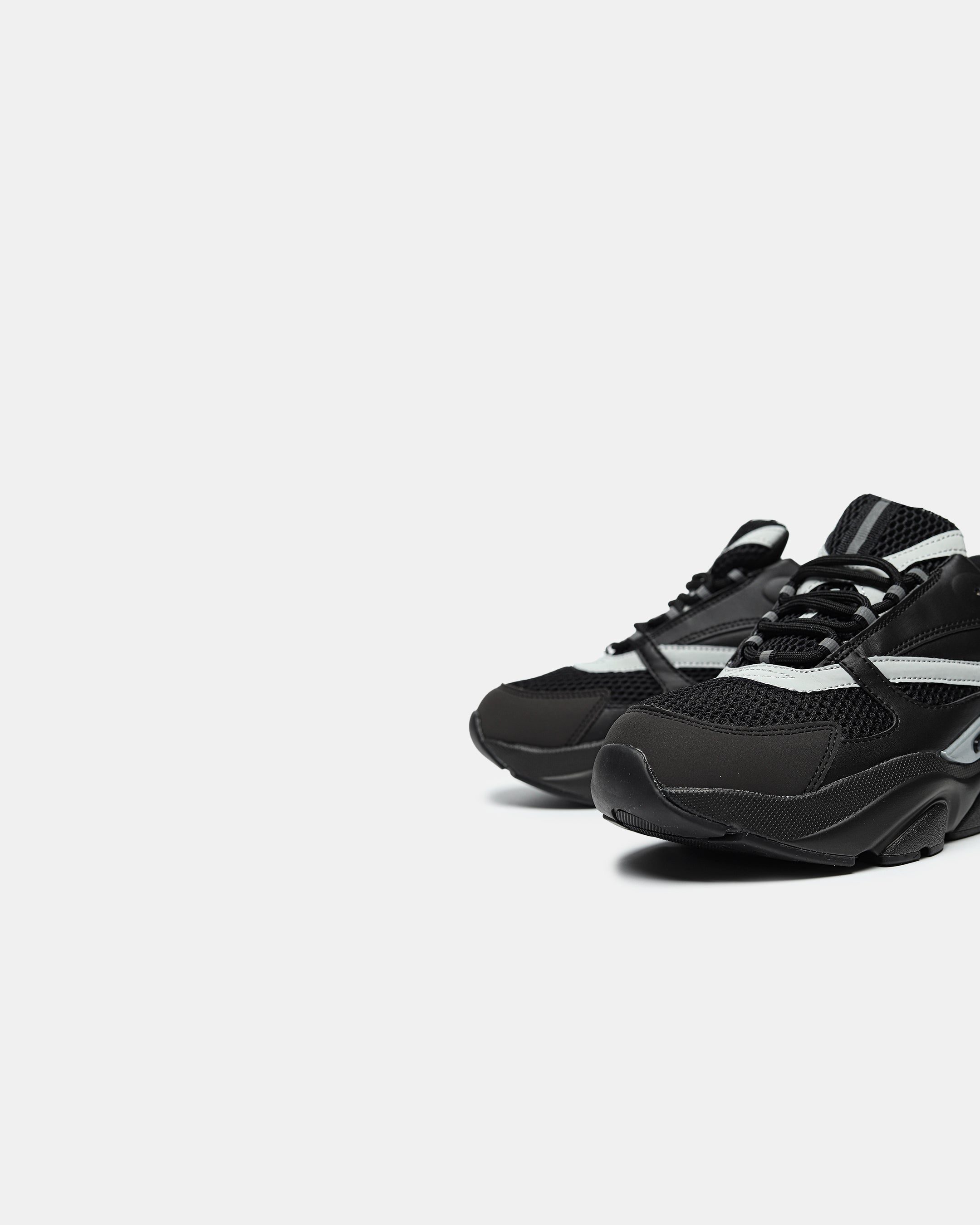 DIOR B22 SNEAKER IN 'BLACK REFLECTIVE'