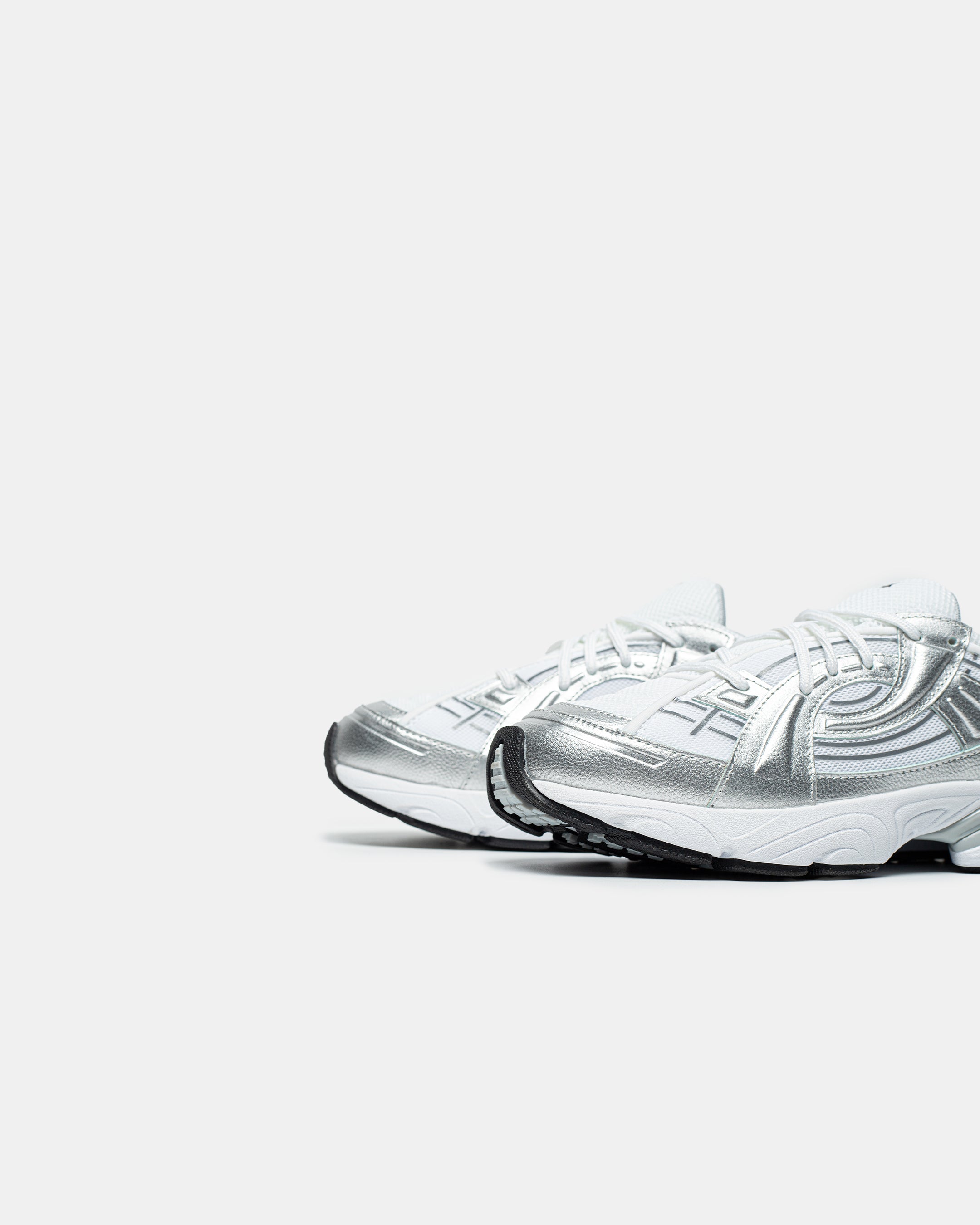 UNDER ARMOUR SOLA 'WHITE METALLIC SILVER'