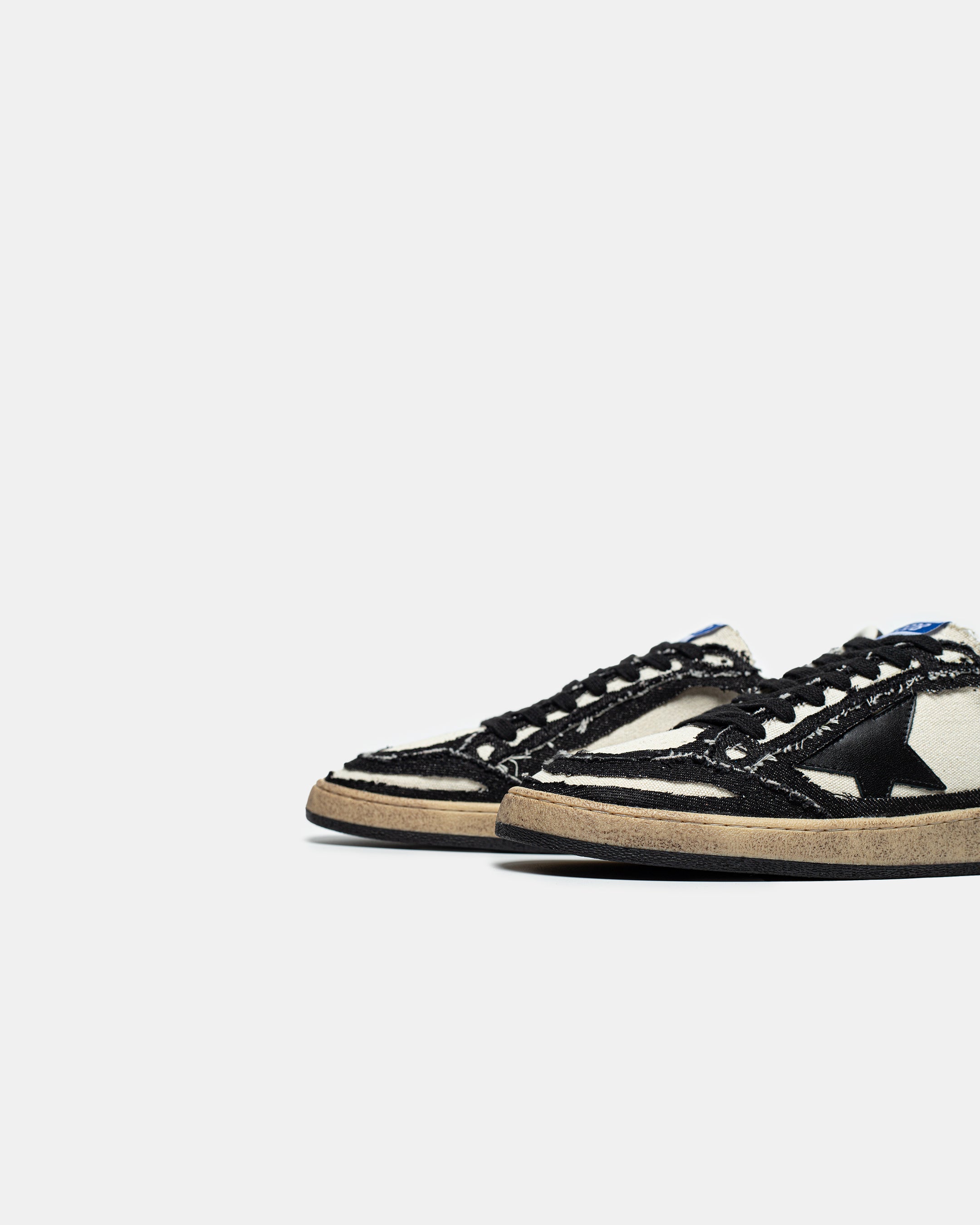 GOLDEN GOOSE BALL STAR IN BLACK/WHITE
