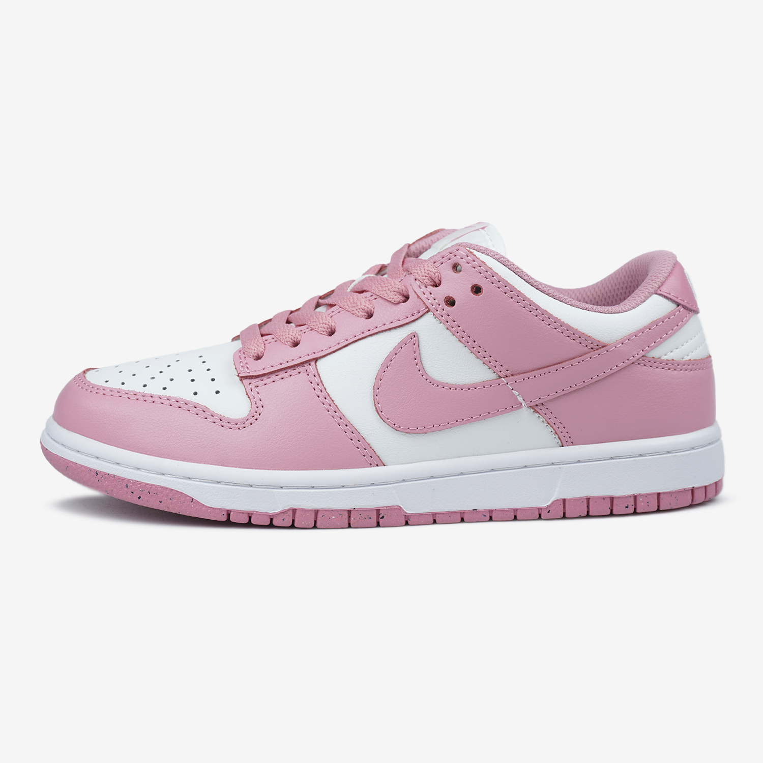 NIKE SB DUNK LOW IN PINK/WHITE