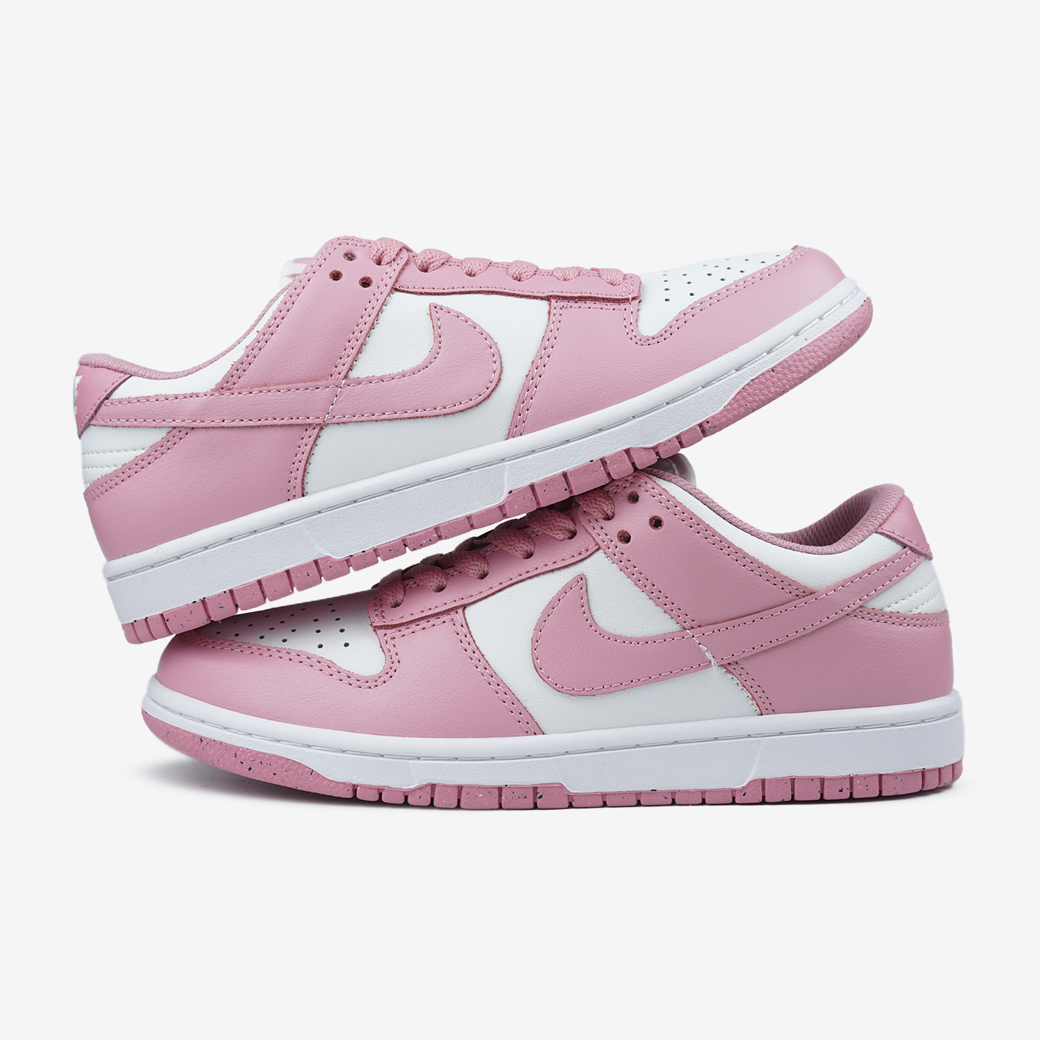 NIKE SB DUNK LOW IN PINK/WHITE