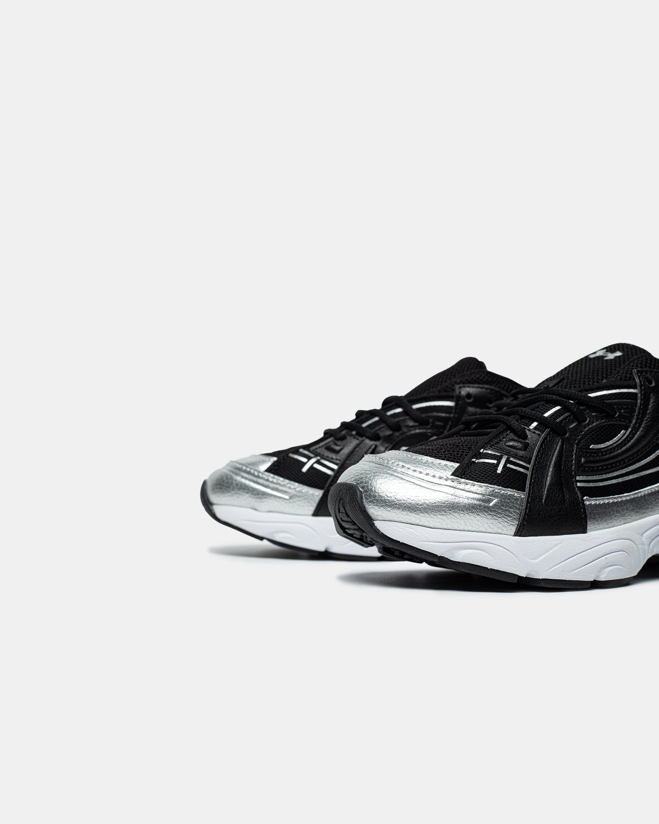 UNDER ARMOUR SOLA 'BLACK WHITE METALLIC SILVER'
