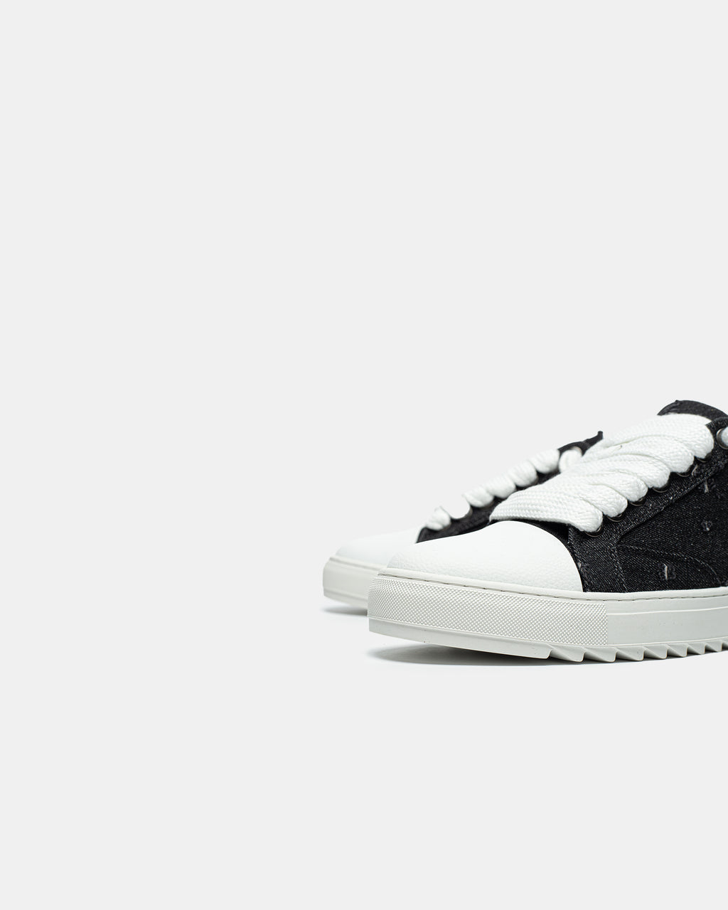 NUMERIS SNEAKER IN BLACK DENIM