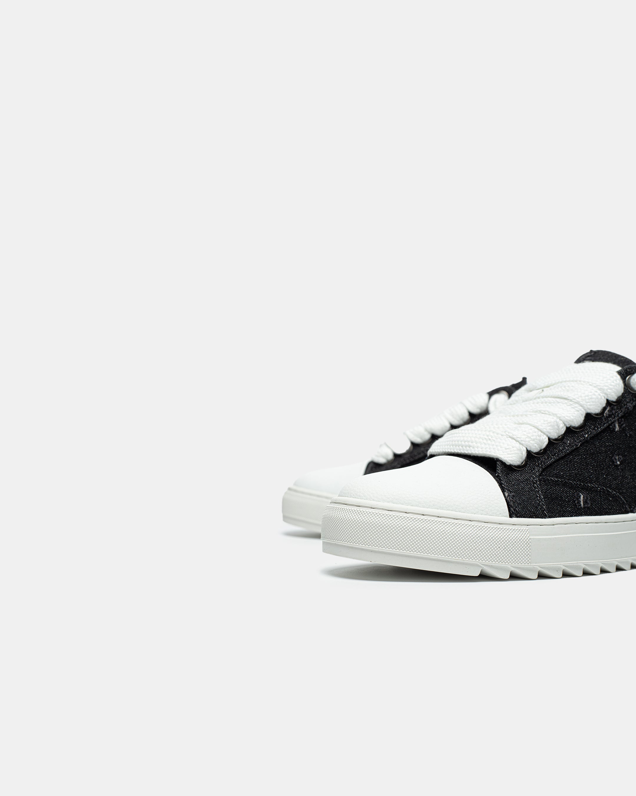 NUMERIS SNEAKER IN BLACK DENIM