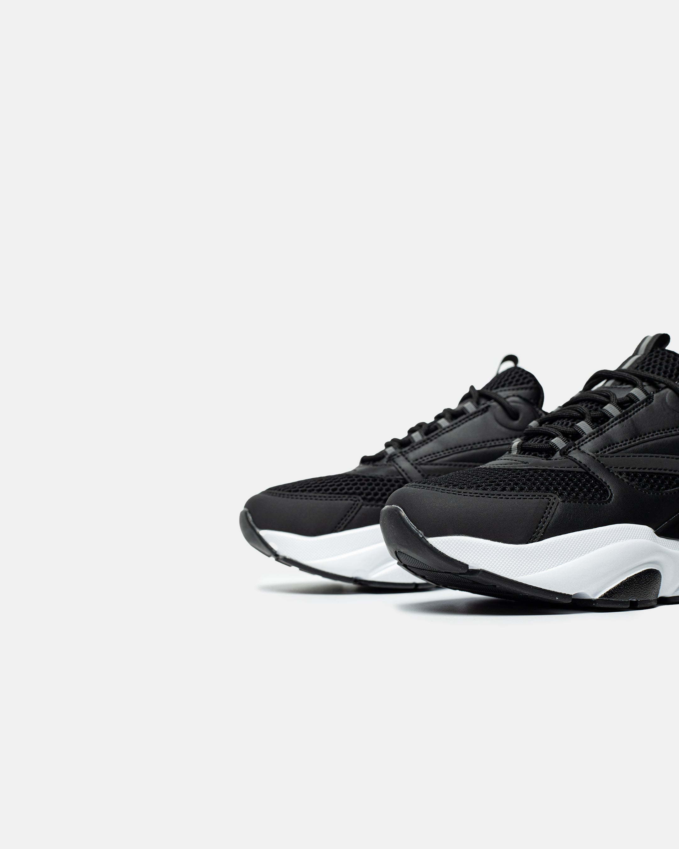 DIOR B22 SNEAKER IN BLACK/WHITE