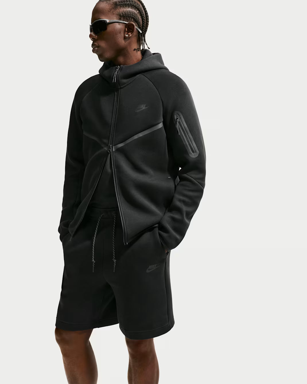 NIKE SPORTSWEAR TECH FLEECE SHORTS 'BLACK/BLACK'