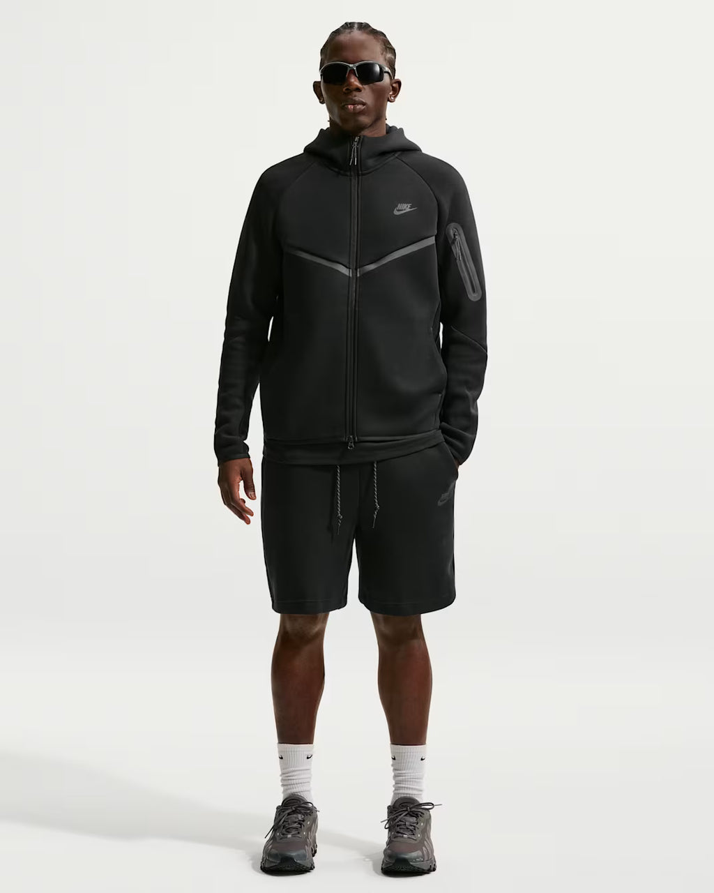 NIKE SPORTSWEAR TECH FLEECE SHORTS 'BLACK/BLACK'