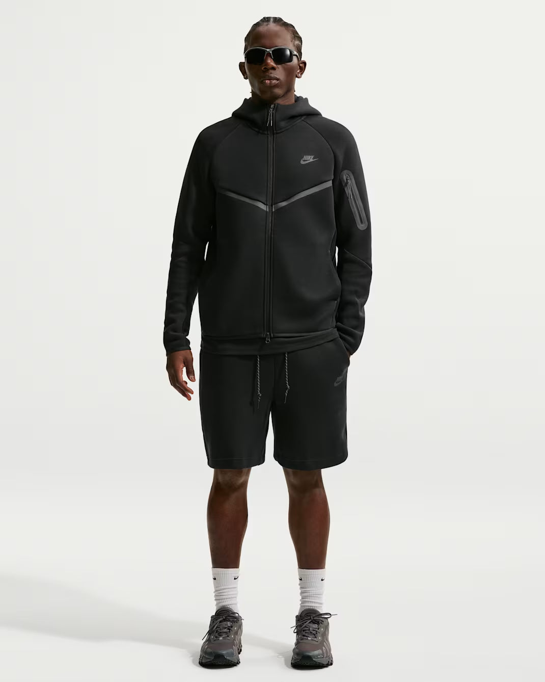 NIKE SPORTSWEAR TECH FLEECE SHORTS 'BLACK/BLACK'
