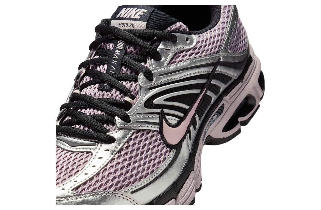 NIKE AIR MAX MOTO 2K WMNS “LIGHT VIOLET ORE / METALLIC SILVER”