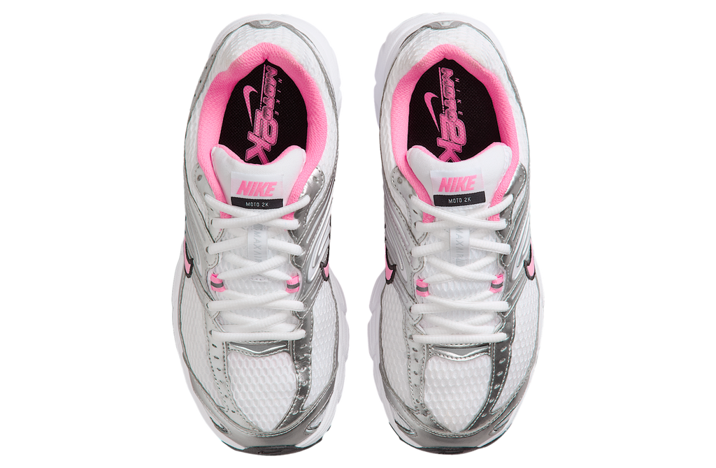 NIKE AIR MAX MOTO 2K WMNS “WHITE / METALLIC SILVER / PINK SPELL”