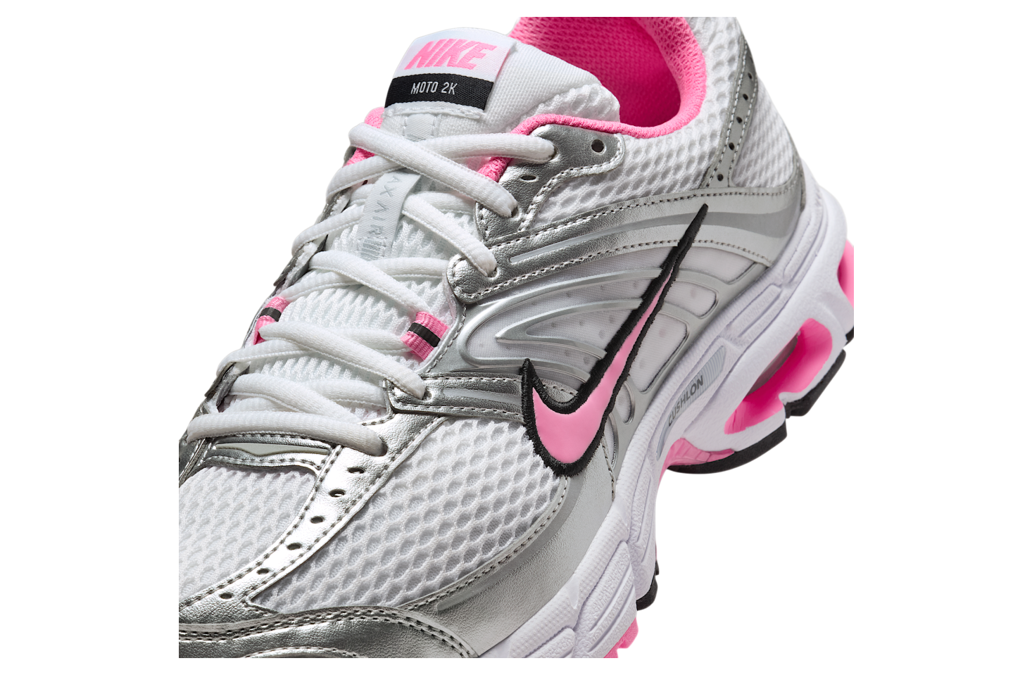 NIKE AIR MAX MOTO 2K WMNS “WHITE / METALLIC SILVER / PINK SPELL”