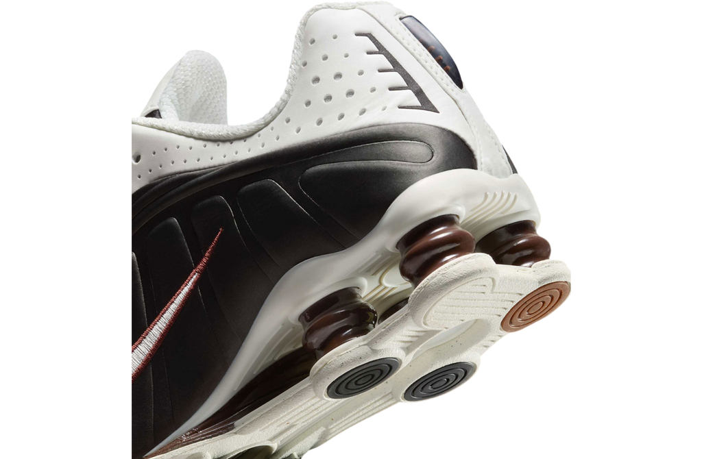 NIKE SHOX R4 SAIL / BLACK / FAUNA BROWN