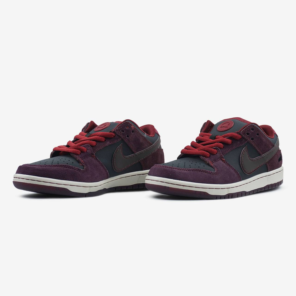 NIKE SB DUNK LOW X RIOT SKATESHOP